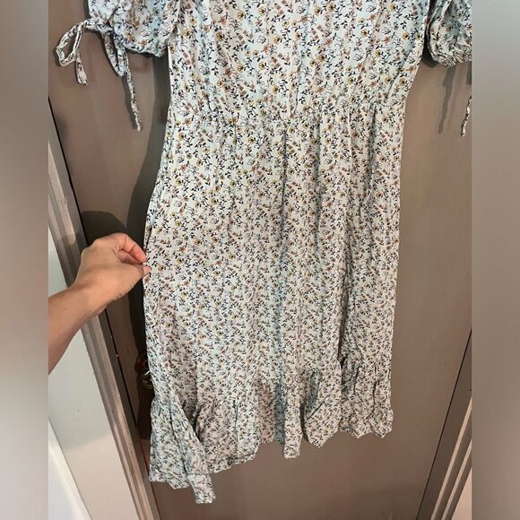 LUXOLOGY blue floral dress. Size medium. - Picture 11 of 12